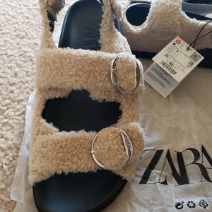ZARA NEW WOMAN BUCKLED FLAT SANDALS WITH FUR